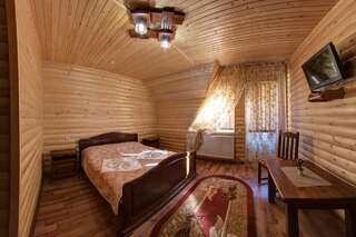 Отель Villa Vlad Буковель Стандартный двухместный номер с 1 кроватью или 2 отдельными кроватями-2