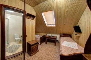 Отель Villa Vlad Буковель Стандартный двухместный номер с 2 отдельными кроватями - Мансарда-3
